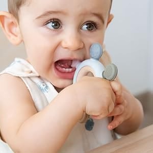 Baby teething tips from a pediatric dentist (and mom)